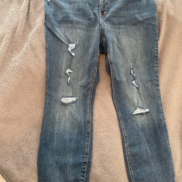 Old navy rockstar jeans - Picture 3 of 12